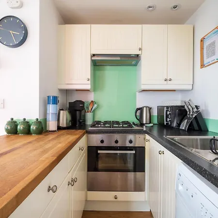 Riverside Bothy In Heart Of Scenic Harbour Village Solva Exterior foto