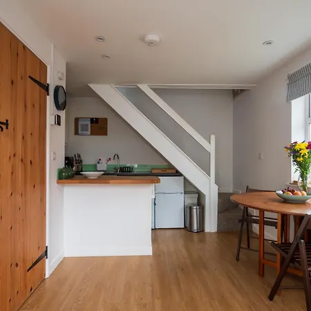Riverside Bothy In Heart Of Scenic Harbour Village Solva Exterior foto