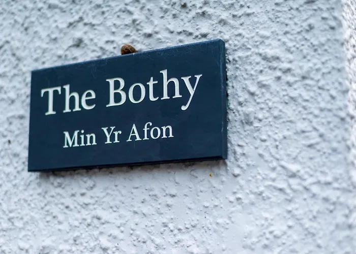 Riverside Bothy In Heart Of Scenic Harbour Village