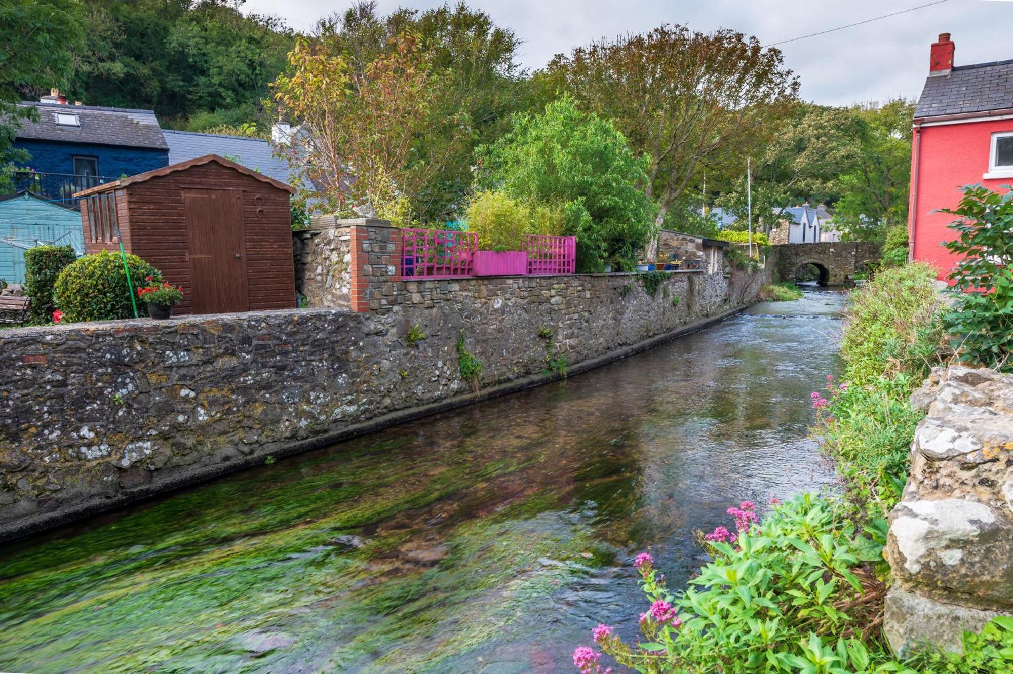 Riverside Bothy In Heart Of Scenic Harbour Village Apartment *
