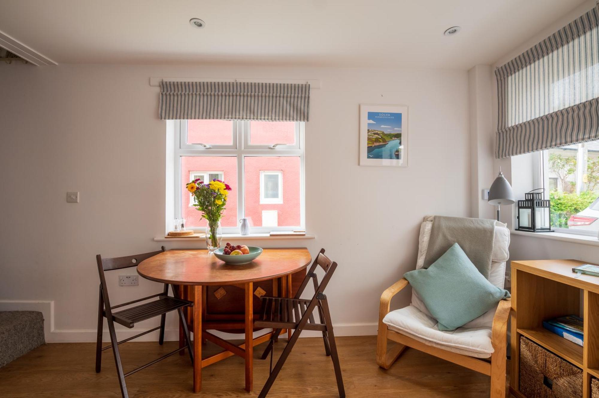Riverside Bothy In Heart Of Scenic Harbour Village