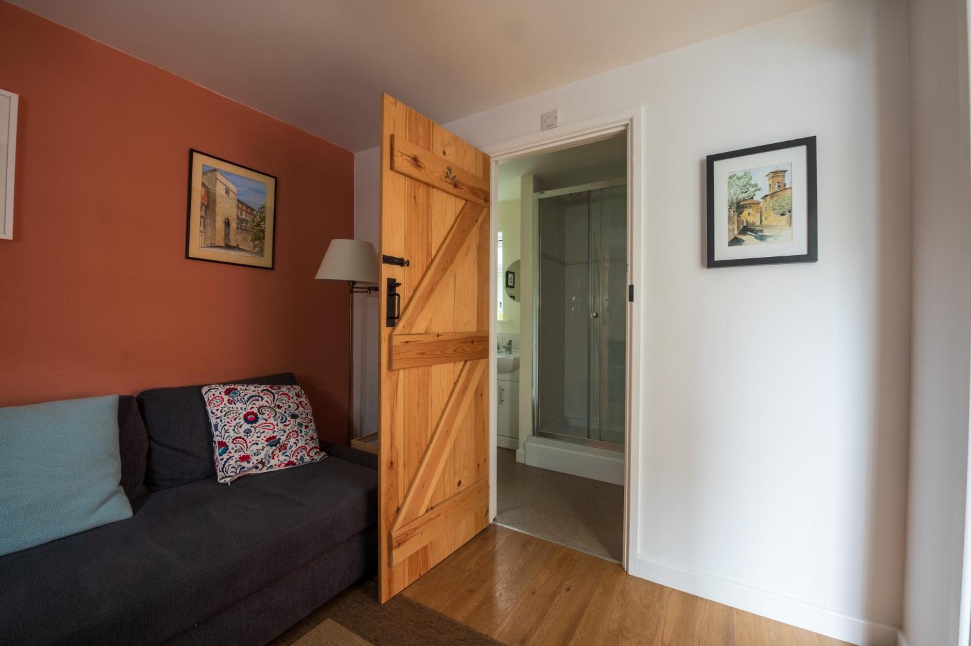 Riverside Bothy In Heart Of Scenic Harbour Village * Solva