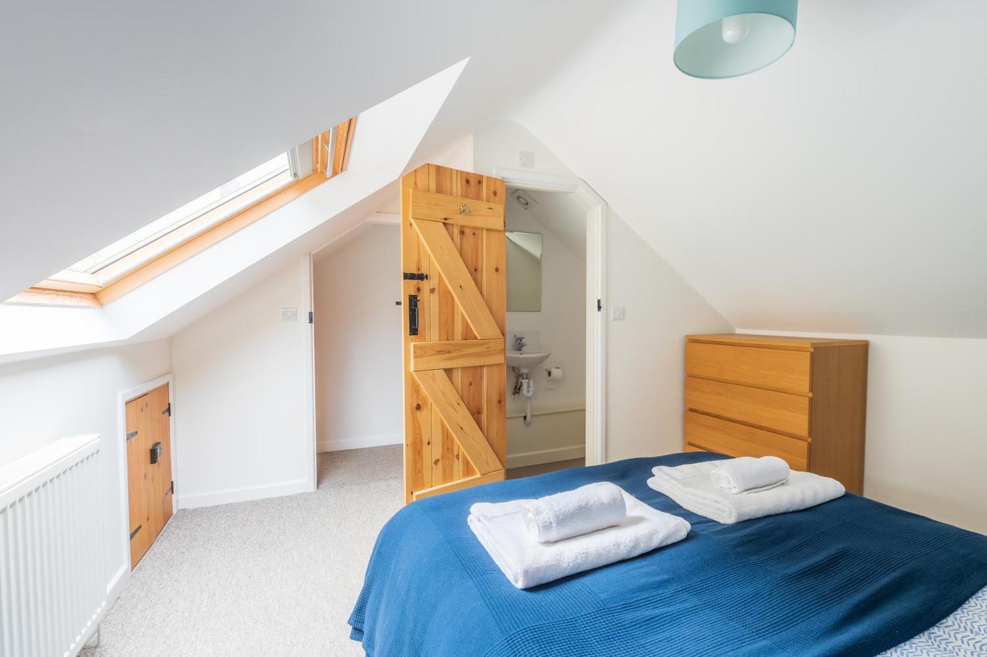 Riverside Bothy In Heart Of Scenic Harbour Village *