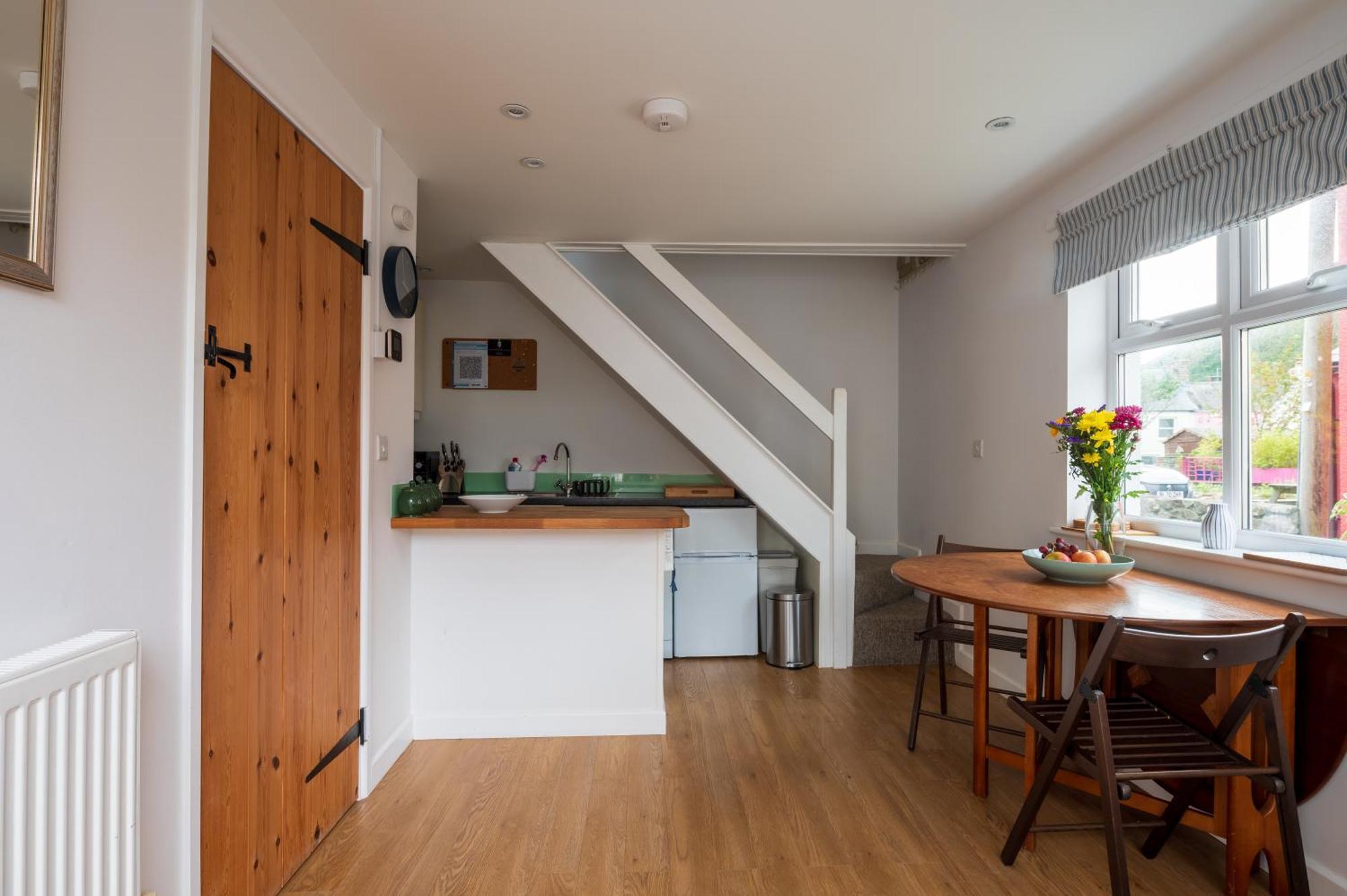 Riverside Bothy In Heart Of Scenic Harbour Village