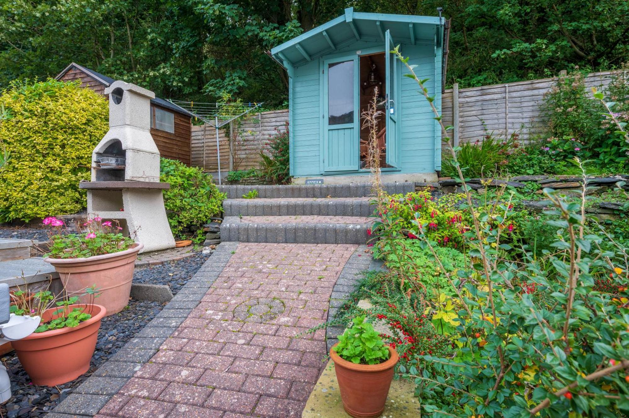 Riverside Bothy In Heart Of Scenic Harbour Village